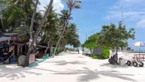 Main street along the water - Maafushi