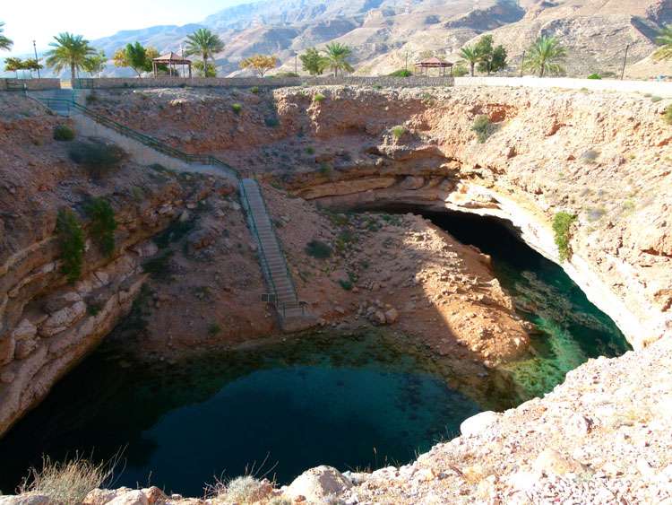 Bimma Sinkhole, Oman