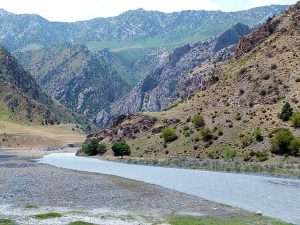 Valley between Osh and Sary Tash