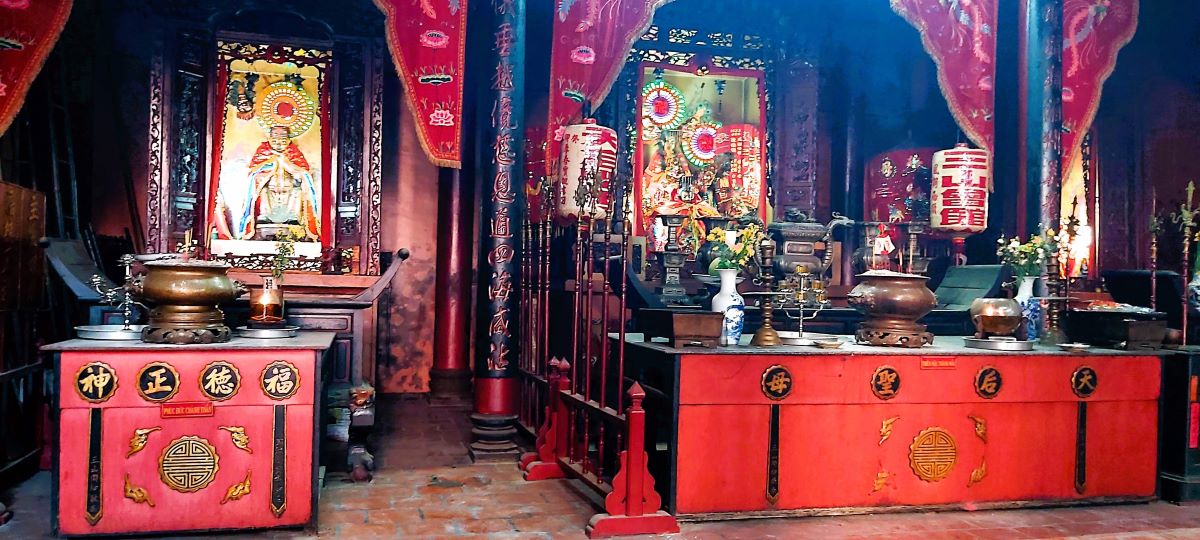 Inside of Tam Son Hoi Quan temple