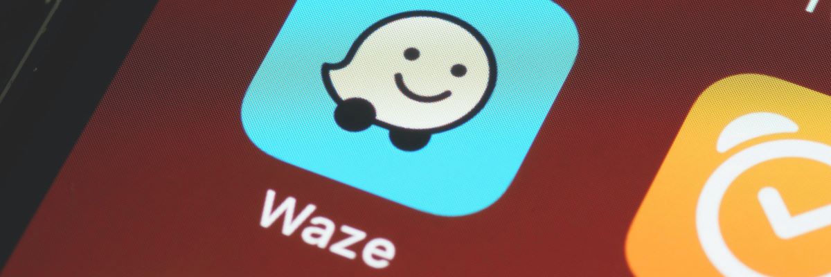 A picture of the Waze app icon on a mobile