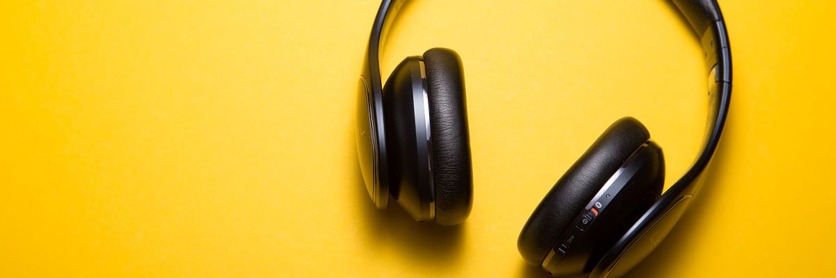 A picture of headphones that you could use to listen to an audio book